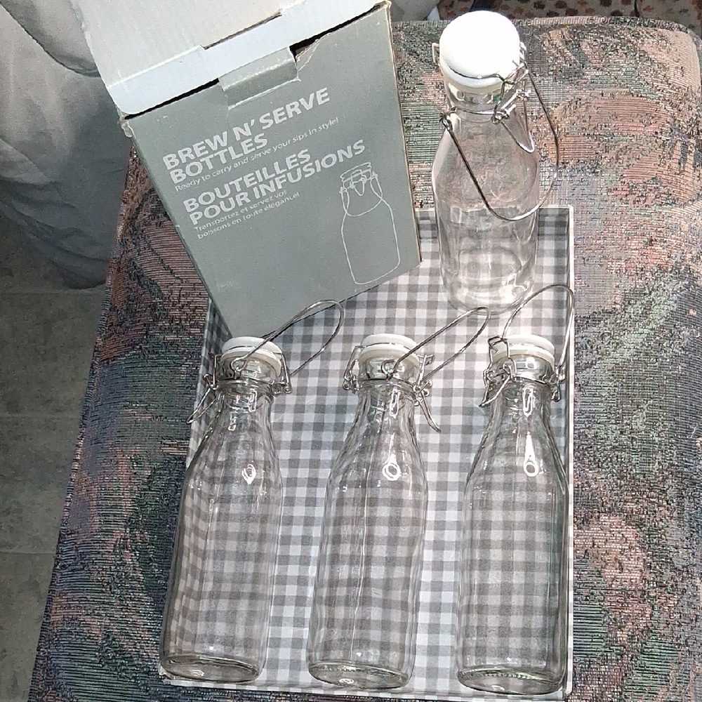 New Sipology. Clear Glass Bottle Set of 4. Brew N Serve.
